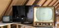 Drei Fernseher aus verschiedenen Zeiten