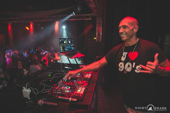 90er Feb1 (c) Nightshark