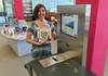 Allyson Obermeier zeigt auf Instagram eine kurze Video-Anleitung zum neuen Ausleihe-Automaten der Stadtbücherei Langen [(c) Stadtbücherei]