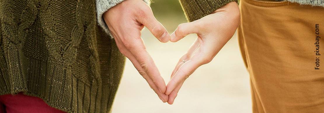 pixabay hände formen ein herz