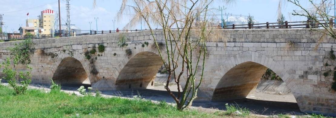 Tarsus - Justinianbrücke ©Mehmet Canbolat