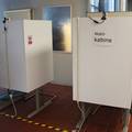Wahlkabinen im Rathaus