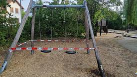 Brand Schaukel Spielplatz Tarsusplatz © KBL