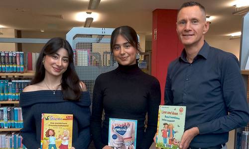 Thomas Mertin, Alice (links) und Nelly Hakim zum Leseclub in der Stadtbücherei
