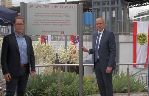 Schildenthüllung Dr.-Walter-Lübcke-Platz