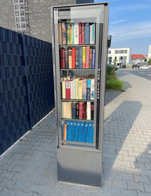 Bücherschrank am Wertstoffhof [(c): Kommunale Betriebe Langen]
