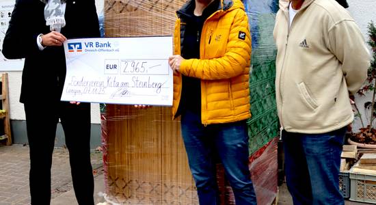 Baustein-Spende an die Kita am Steinberg