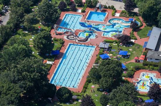 Luftbild Freibad Langen © Axel Häsler