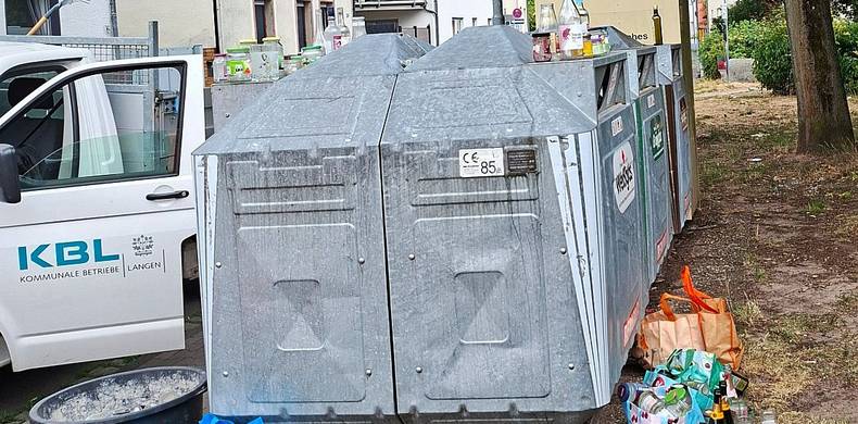 Vermüllte Altglascontainer © KBL