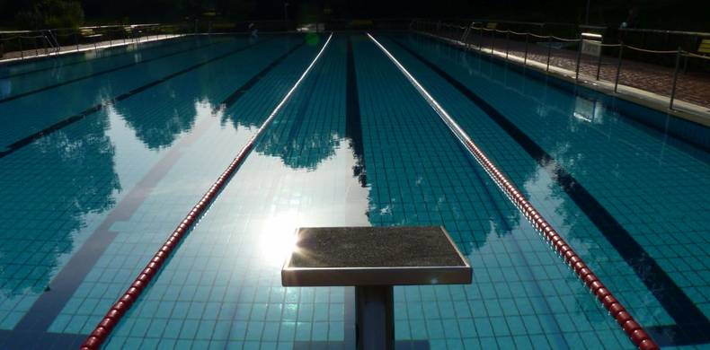 leeres Freibad