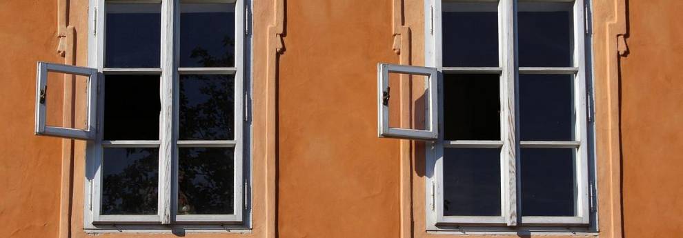Hauswand mit Fenstern - Erhöhung der Zweitwohnungsteuer in Langen [(c) www.pixabay.com]